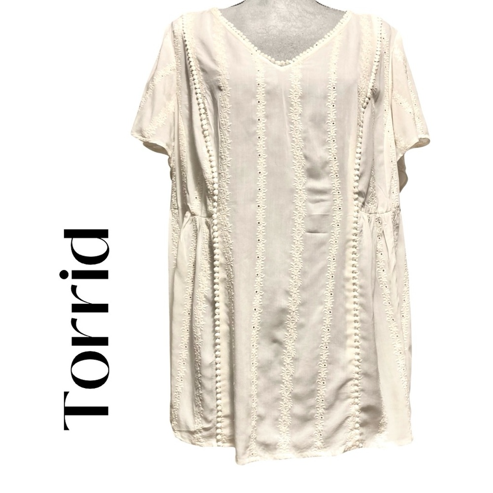 TORRID Cream Short Sleeve Blouse With Embroidery